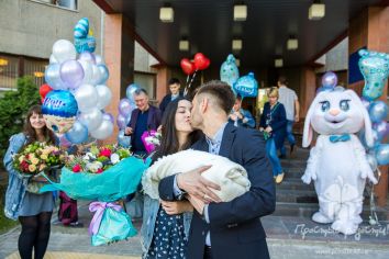 Заказать выписку из роддома в Москве, Авто на выписку из роддома Москвы, Макияж на выписку из роддома, Комплект на выписку из роддома в Москве, Фотограф на выписку из роддома Москва, Воздушные шары на выписку из роддома в Москве, Фото и видео на выписке из роддома в Москве
